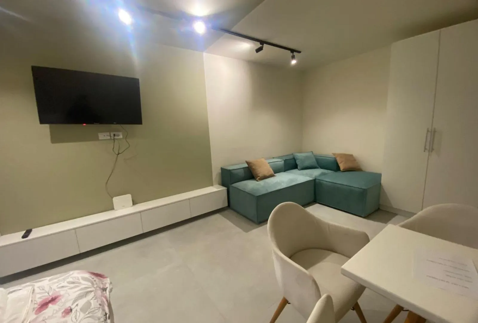 아파트 Mia Lake Apartament 티라나 알바니아