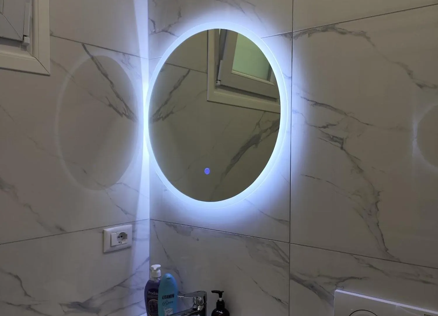 아파트 Mia Lake Apartament 티라나